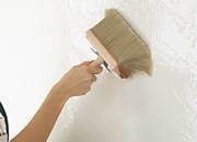 Penetrace a lepidlo Nanesení penetrace a lepidla před tapetováním